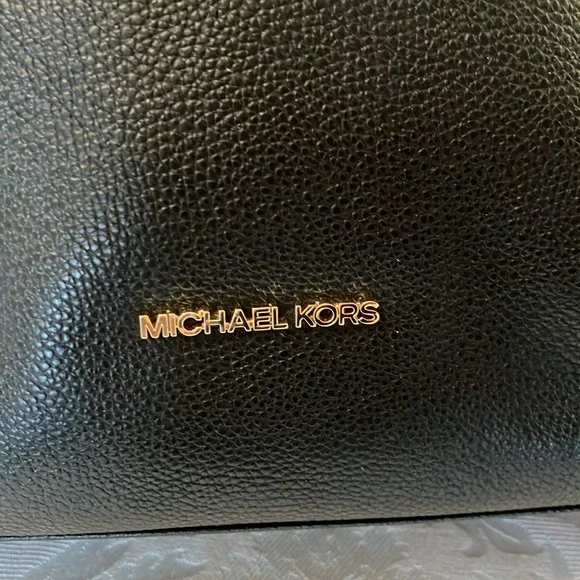 Michael Kors Large Evie Hobo Bag EUC - Picture 2 of 13